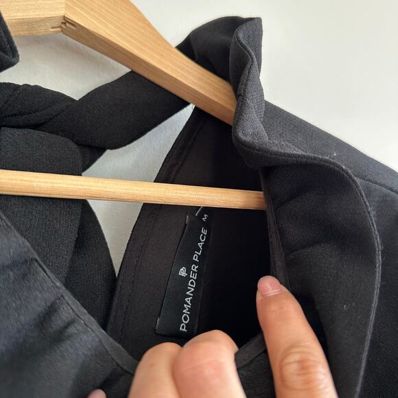 Pomander Place Tuckernuck Faye Ruffle Collar Blouse Black M - Picture 4 of 8